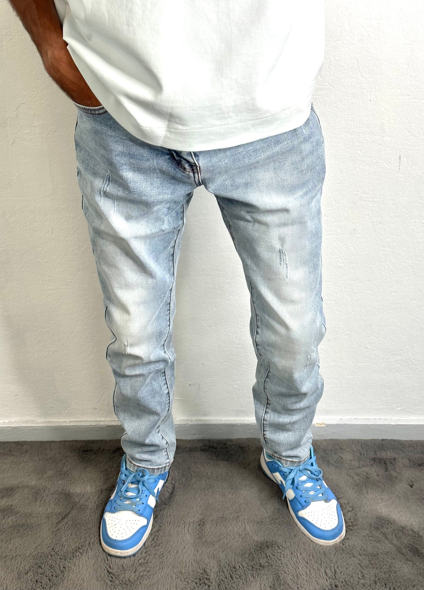 Regular-fit jeans with ripped detail - blue