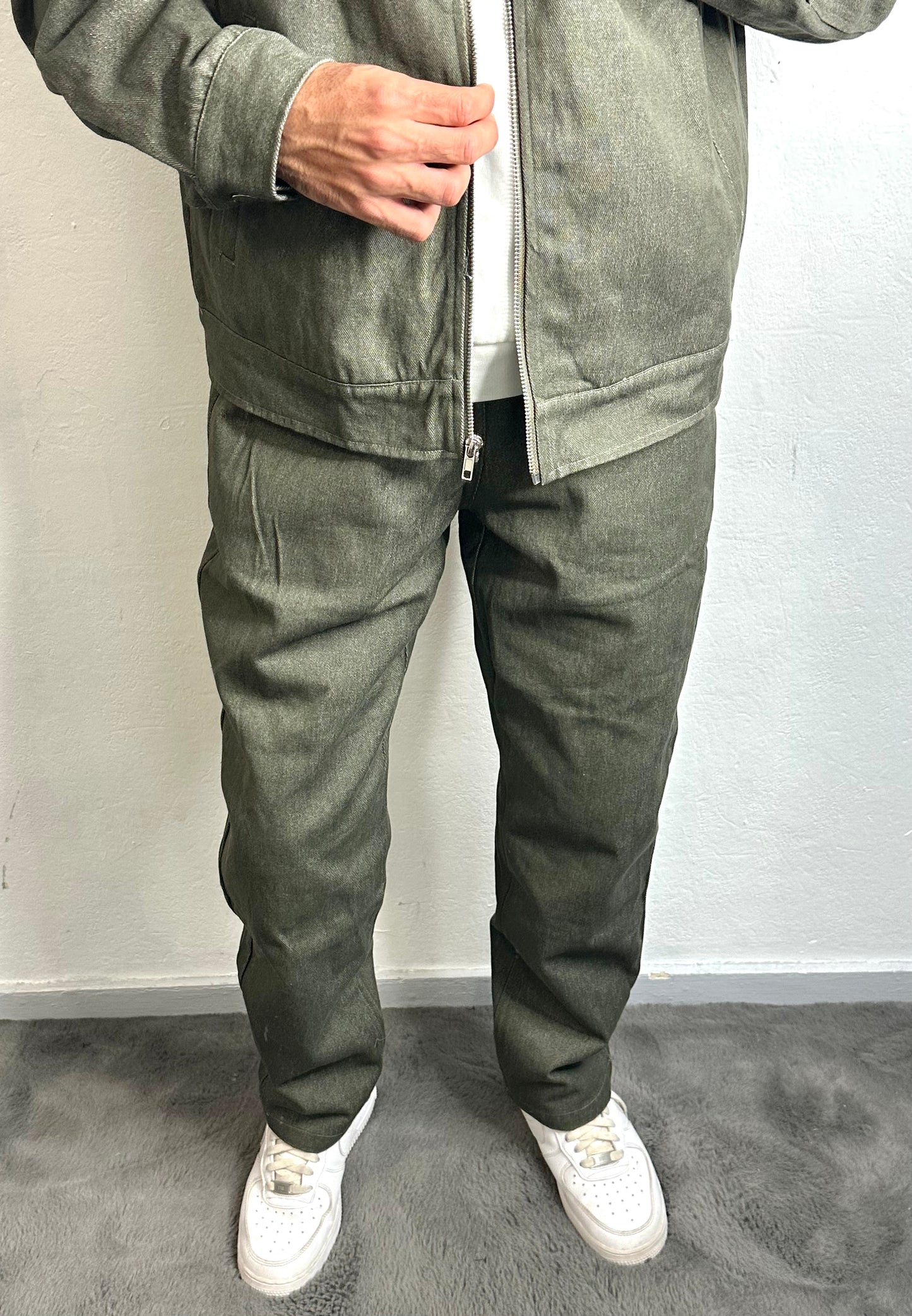 Ensemble Décontracté Ample en teinte khaki de Line White - équilibre parfait entre style sophistiqué et confort.