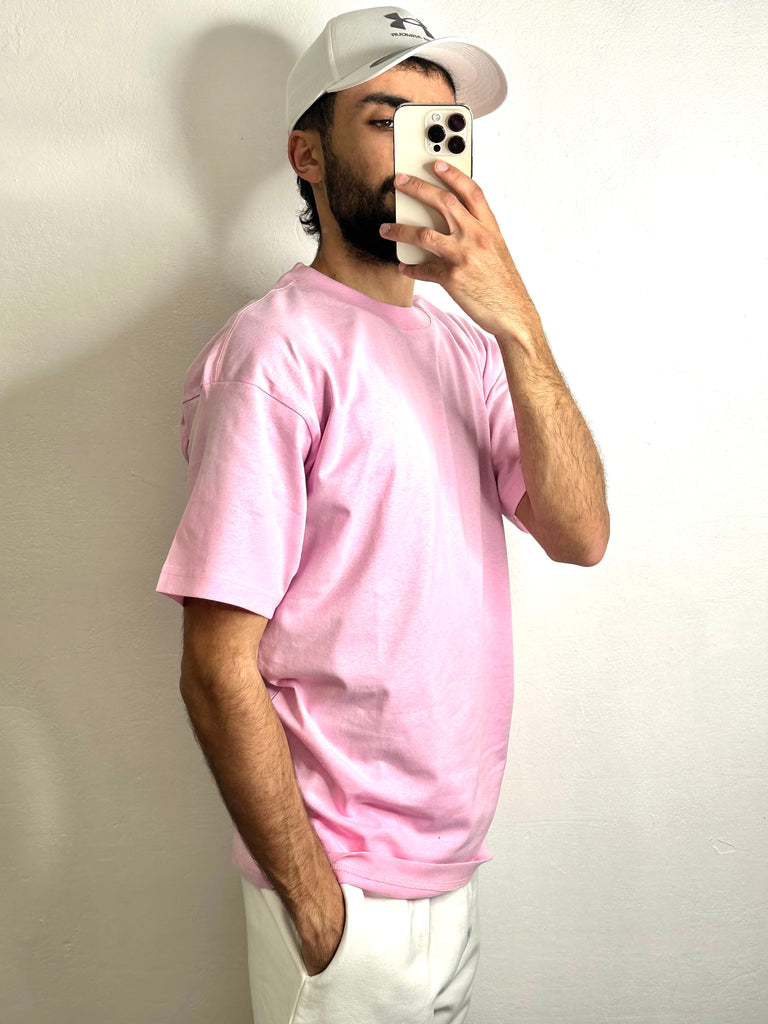 T-shirt rose col rond, idéal pour ajouter une touche vibrante à votre look.