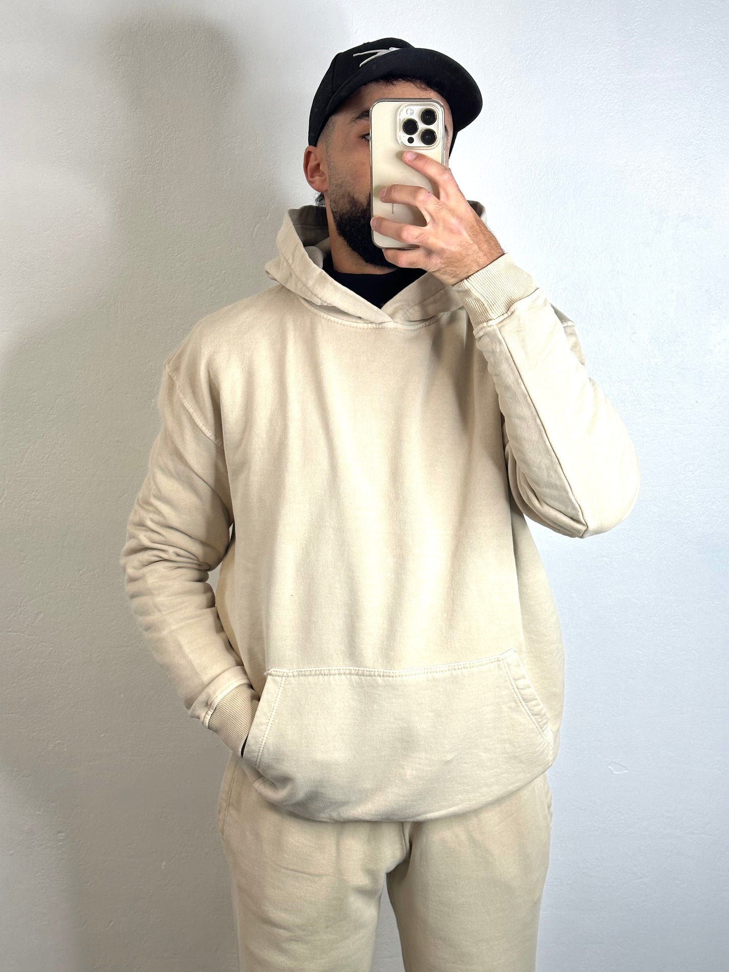 Ensemble streetwear beige Line White - confort urbain combiné à une esthétique tendance.