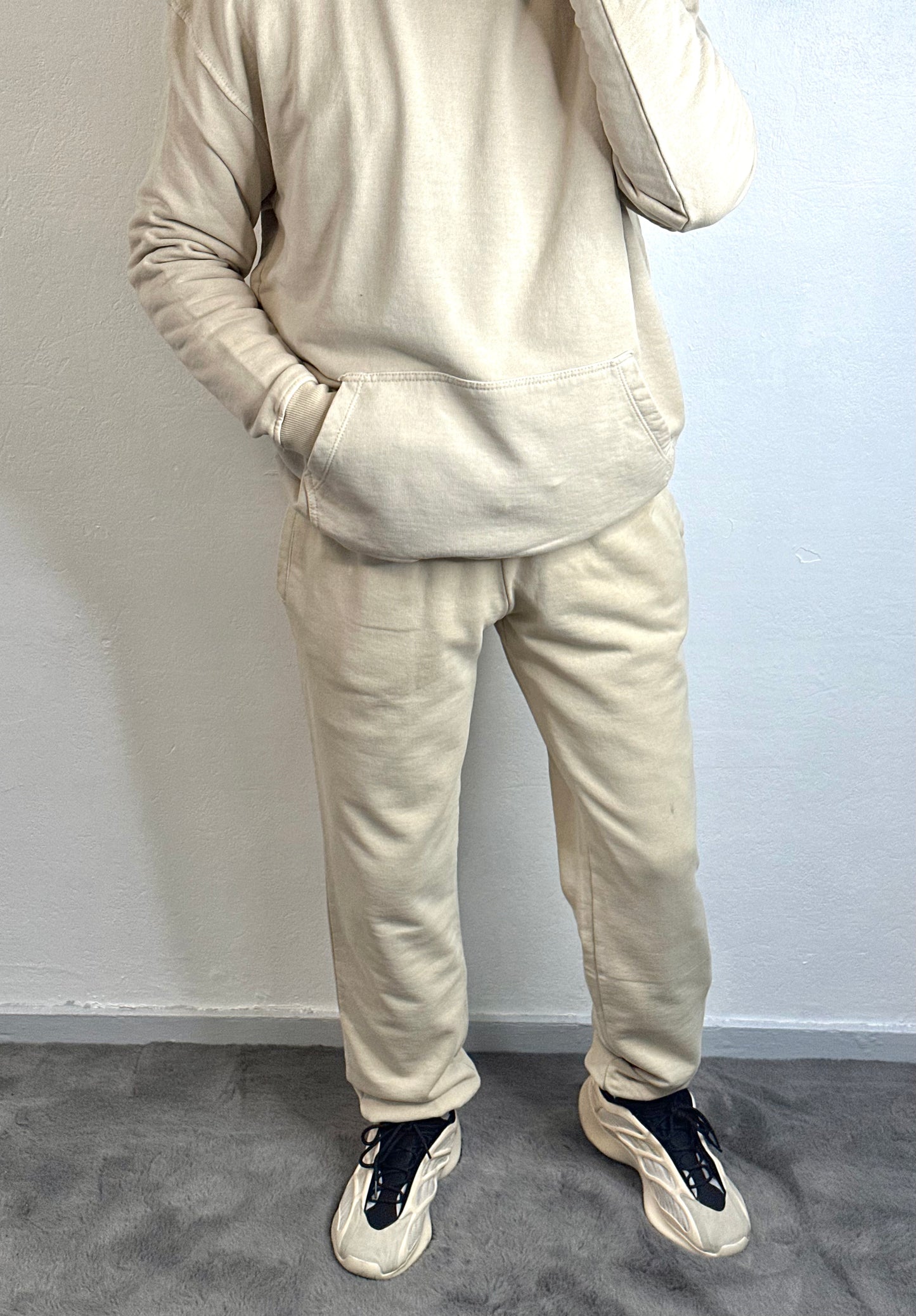 Ensemble streetwear beige Line White - confort urbain combiné à une esthétique tendance.